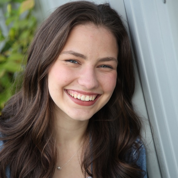 Meet your Posher, Sophia - Picture 3 of 3